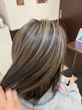 ミディアム カラー ショートボブ✨️ 池田芽生のヘアスタイル