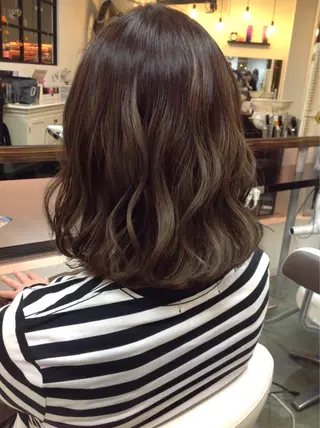 ミディアム カラー 榎園 由美のヘアスタイル