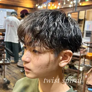 ショート パーマ メンズ ツイスパ/メンズ特化 🦋𝑺𝑶𝑵𝑬のヘアスタイル