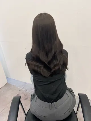 セミロング しゅういち/赤み消し カラー特化のヘアスタイル