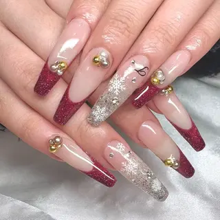 ネイル H’ami nailsalon 新大久保店所属・リサ 長さだし✨のネイルデザイン