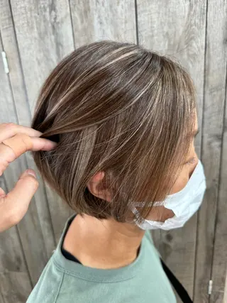 ショート EGAO所属・yuuka🌻 ハイライト/艶カラーのヘアスタイル