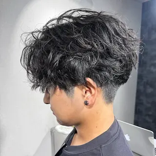 メンズ 表参道フェザーパーマ ニュアンスパーマのヘアスタイル