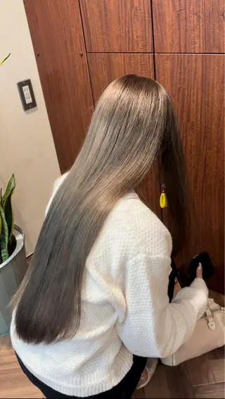 カラー 艶カラー 内部補修のヘアスタイル