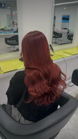 ロング カラー ヘアアレンジ 🩶学生指名No.1 レッド・ボルドー🩶のヘアスタイル