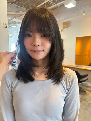 ミディアム カラー RIN／韓国ヘア レイヤーカットのヘアスタイル