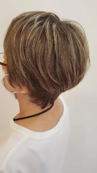 ショート カラー 齋藤  愛美のヘアスタイル