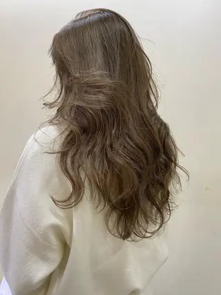ロング カラー サカグチユキナ 【tocca】のヘアスタイル