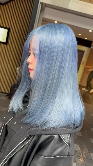 ミディアム カラー ヘアアレンジ ホワイトカラー/ ピンクベージュにったのヘアスタイル