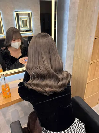 ロング カラー パーマ ヘアアレンジ 透明感ブリーチカラー 🌈TOMOHIROのヘアスタイル