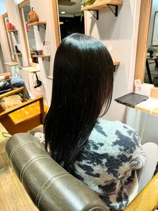 ロング カラー ツキダテ ユイのヘアスタイル