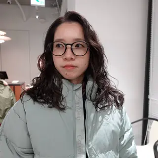 セミロング カラー パーマ ヘアアレンジ 🌐サトウ リョウ🌐のヘアスタイル