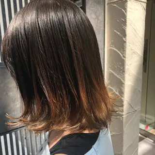 ミディアム カラー ウルフカット／吉村 桃子のヘアスタイル