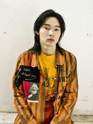 ミディアム カラー パーマ メンズ スパイラルパーマ 🌐hina⭐️のヘアスタイル