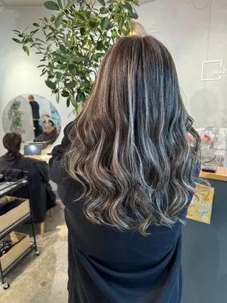 ロング 岸川 恭子のヘアスタイル