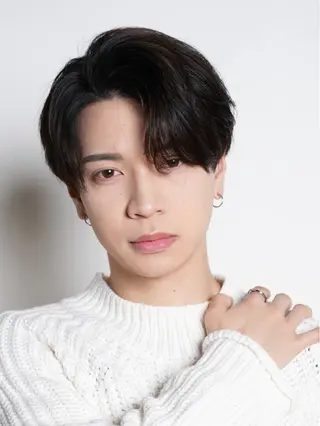 ミディアム パーマ メンズ メンズフェザー毛流れ パーマASHU渋谷のヘアスタイル