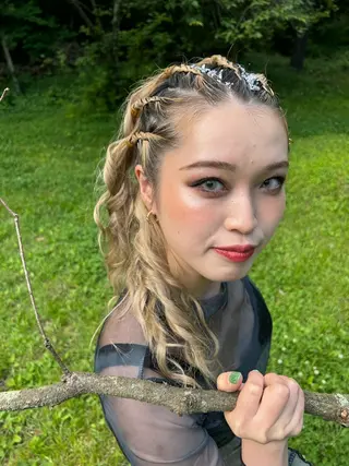 ロング ヘアアレンジ Maho/海外 レイヤー/ハイトーンのヘアスタイル