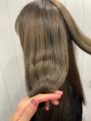 セミロング カラー 浅井 玲耶のヘアスタイル