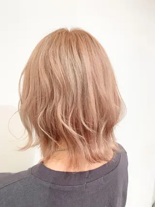 ショート カラー 乳井 悠香のヘアスタイル