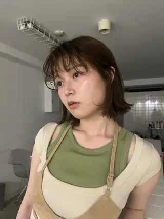 ショート カラー 束所属・毛流れセンターパート Sakiのヘアスタイル