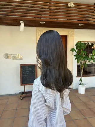 ロング カラー putri 川邉 優花のヘアスタイル