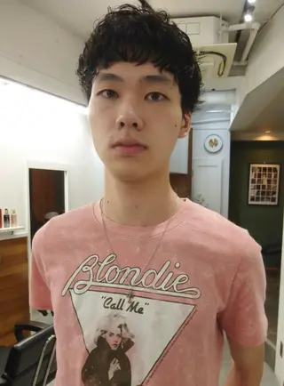 ショート パーマ メンズ グランジヘア 無造作ヘアHYUGAのヘアスタイル