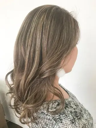 ロング カラー 伊藤 優希のヘアスタイル