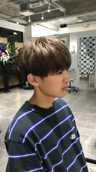 ショート カラー HOLLY 髙橋ユウキのヘアスタイル