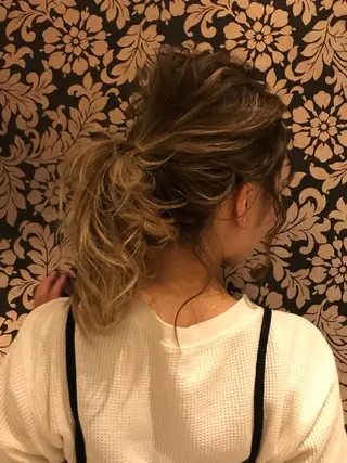 セミロング ヘアアレンジ 岩本 菖のヘアスタイル