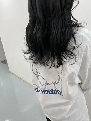 ロング カラー akane .のヘアスタイル