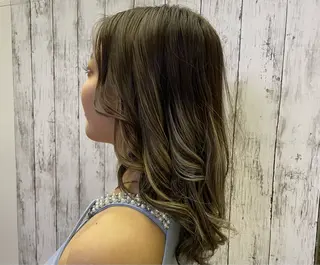 セミロング カラー パーマ 森山 陽菜のヘアスタイル