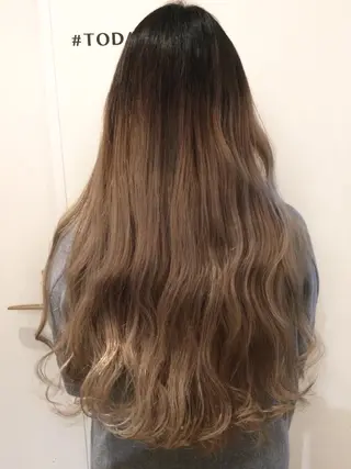 ロング ホワイト&レイヤーカ ットエクステ長畠俊輔のヘアスタイル