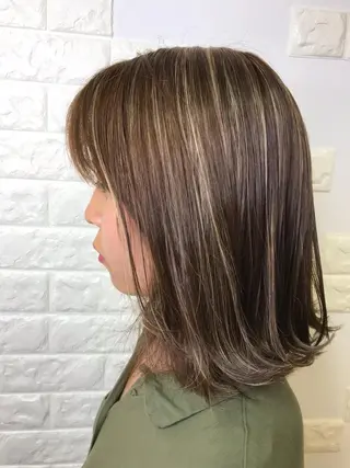 ミディアム 若林 亜季のヘアスタイル