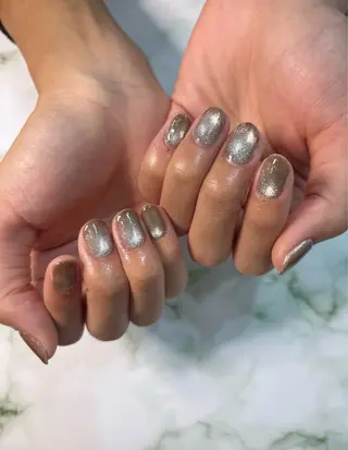 ネイル private salon Aola所属・TSUKI 🩶のネイルデザイン