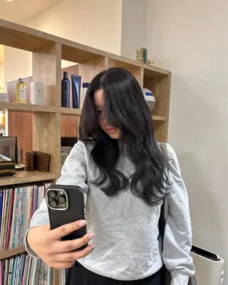 ロング カラー 大崎 凜のヘアスタイル