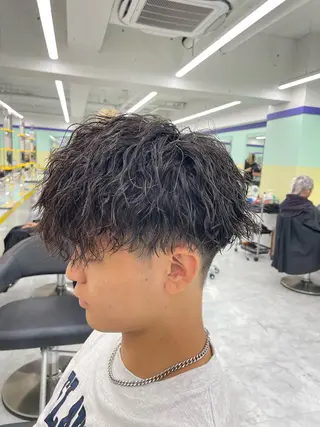 ミディアム パーマ ヘアアレンジ メンズ 艶カラー の達人のヘアスタイル