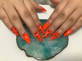 ネイル フラワー ムーンのネイルデザイン