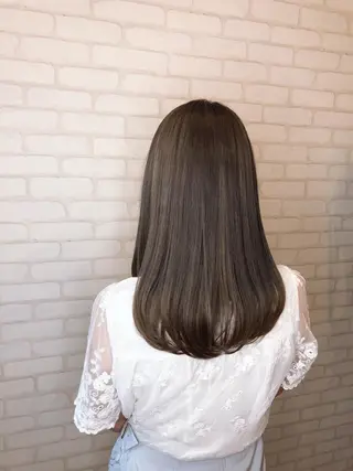 セミロング カラー ミヤザキ タクトのヘアスタイル