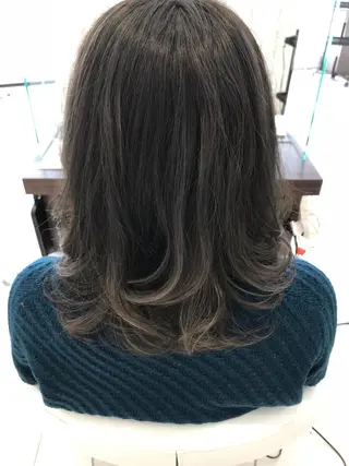 カラー 土屋 貴章のヘアスタイル