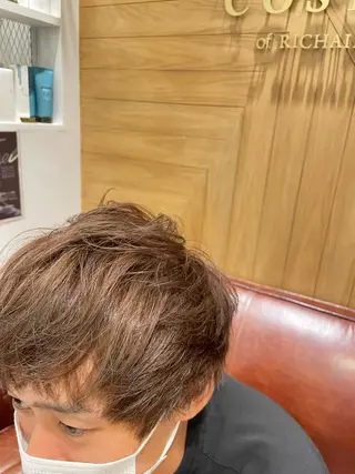 ショート カラー メンズ 鈴村 大介のヘアスタイル