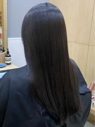 カラー miloc minamiのヘアスタイル