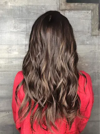 ロング コールネックスザサロン所属・白髪ぼかし×デザイン 🕊️🫧ホウジョウのヘアスタイル