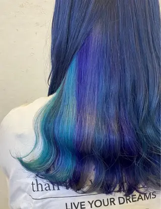 セミロング カラー インナーカラー🌈 サイトウ ミズキのヘアスタイル