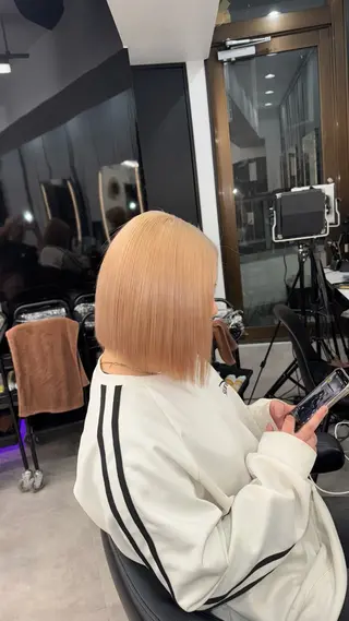 ミディアム カラー ZYNX所属・MAHIRO/複雑 履歴/ハイトーンのヘアスタイル