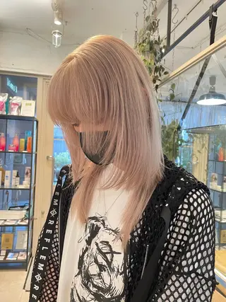 ロング カラー ミルクティー× グレージュMOMOのヘアスタイル