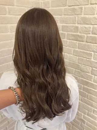 セミロング ブリーチしたのに 色持ち1.5ヶ月のヘアスタイル