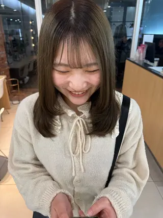 セミロング カラー ツチダ ヒナのヘアスタイル