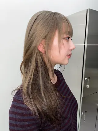 セミロング カラー kosoraレイヤー ハイトーン/デザインのヘアスタイル