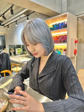 ショート カラー ネイル マツエク・マツパ アイブロウ ⭐ハイトーンブリーチ ミルクティーピンクのヘアスタイル