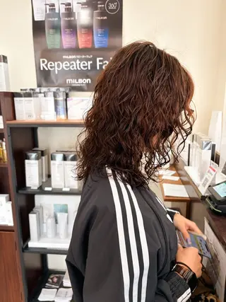 ミディアム パーマ 宮本 泰周のヘアスタイル